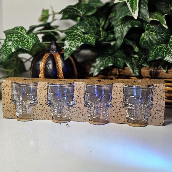 Original Set Of 4 Shot Glasses 3-D Skull Clear Glass Halloween /Day Of The Death - Picture 4 of 13